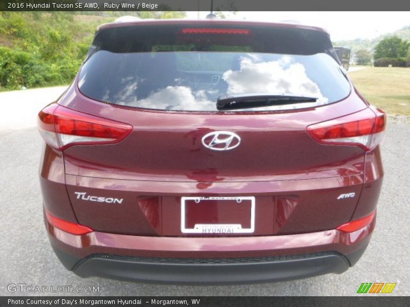 Ruby Wine / Beige 2016 Hyundai Tucson SE AWD