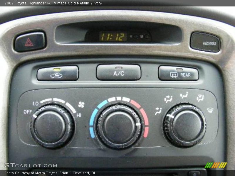 Vintage Gold Metallic / Ivory 2002 Toyota Highlander I4