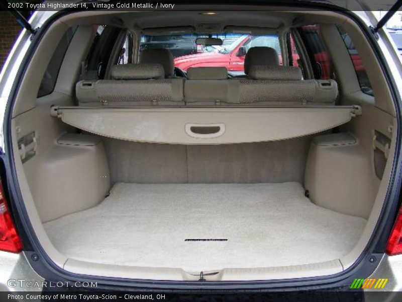 Vintage Gold Metallic / Ivory 2002 Toyota Highlander I4