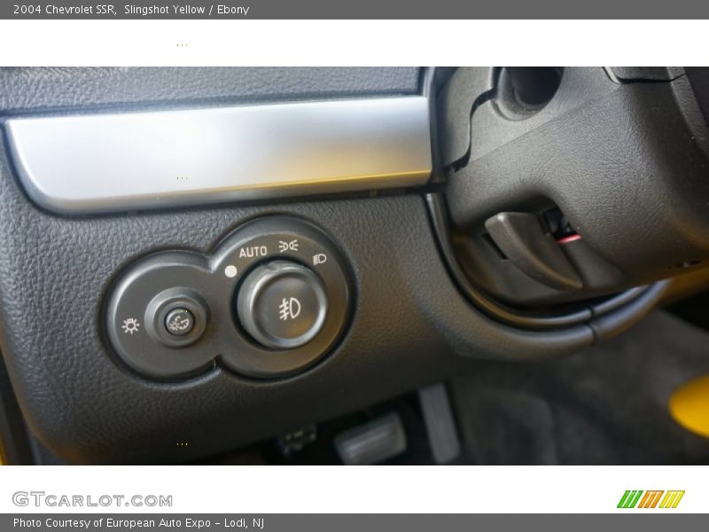 Slingshot Yellow / Ebony 2004 Chevrolet SSR