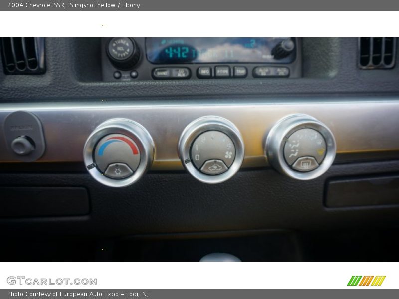 Slingshot Yellow / Ebony 2004 Chevrolet SSR