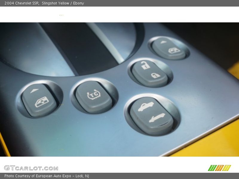 Slingshot Yellow / Ebony 2004 Chevrolet SSR