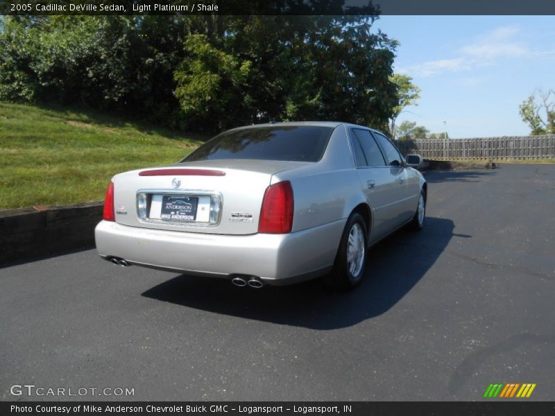 Light Platinum / Shale 2005 Cadillac DeVille Sedan