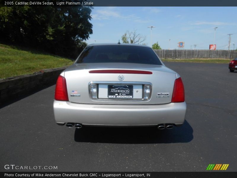 Light Platinum / Shale 2005 Cadillac DeVille Sedan