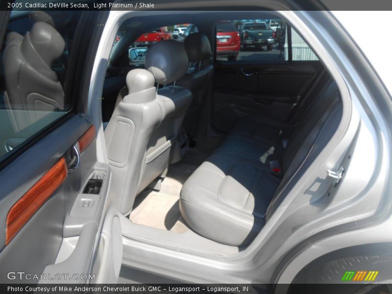 Light Platinum / Shale 2005 Cadillac DeVille Sedan