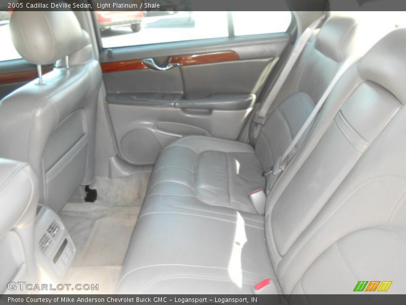 Light Platinum / Shale 2005 Cadillac DeVille Sedan