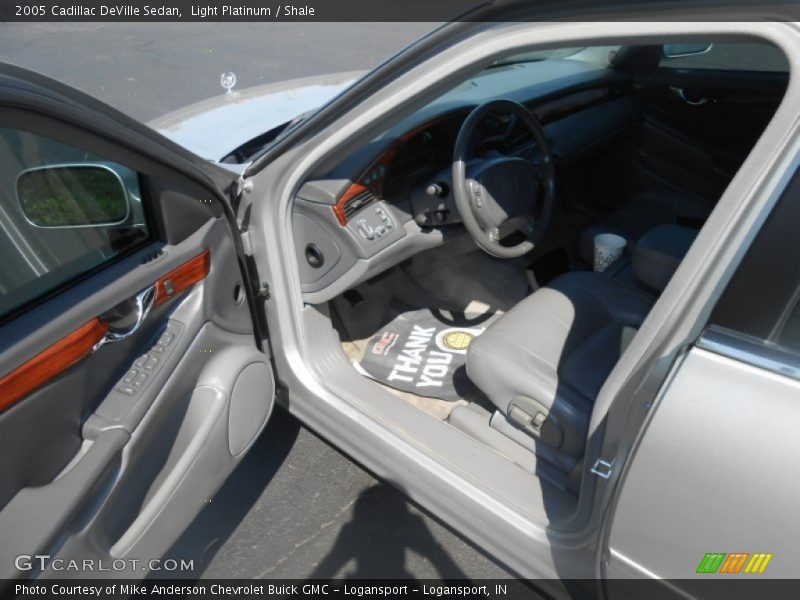 Light Platinum / Shale 2005 Cadillac DeVille Sedan