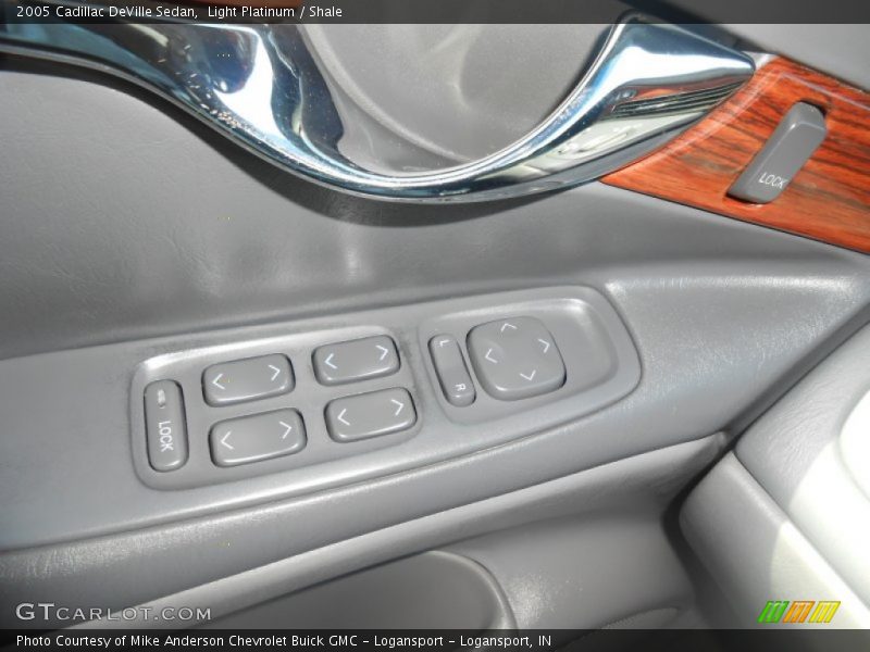 Light Platinum / Shale 2005 Cadillac DeVille Sedan