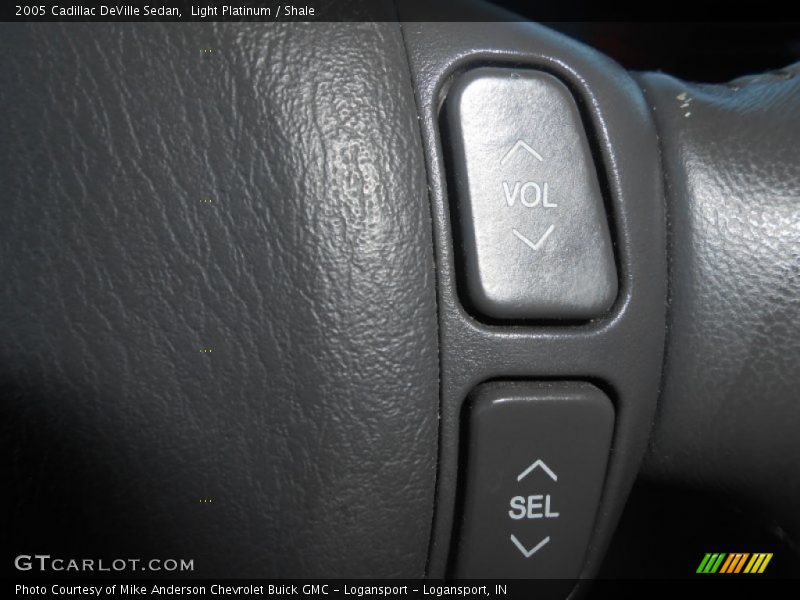 Light Platinum / Shale 2005 Cadillac DeVille Sedan