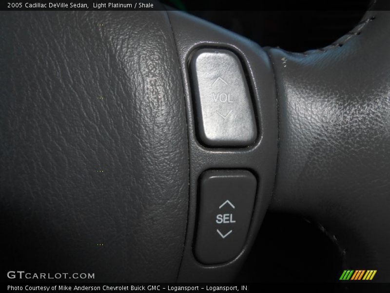 Light Platinum / Shale 2005 Cadillac DeVille Sedan