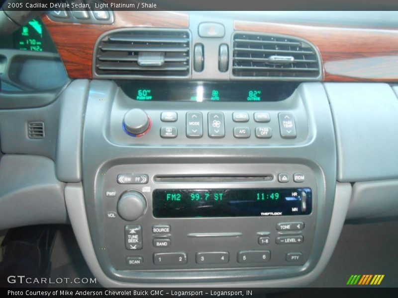 Light Platinum / Shale 2005 Cadillac DeVille Sedan