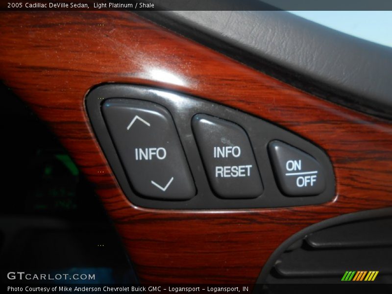 Light Platinum / Shale 2005 Cadillac DeVille Sedan