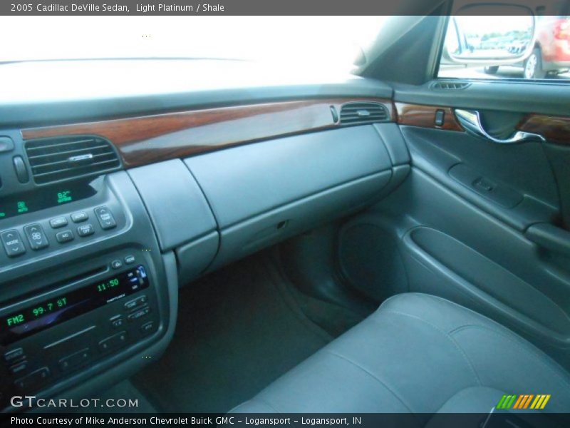 Light Platinum / Shale 2005 Cadillac DeVille Sedan