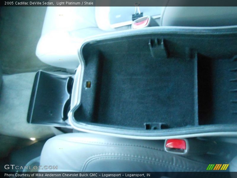 Light Platinum / Shale 2005 Cadillac DeVille Sedan
