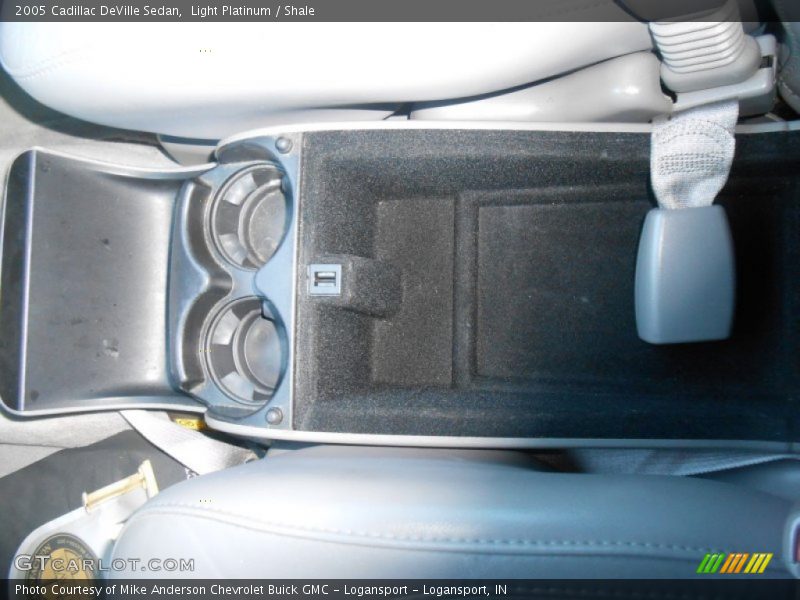 Light Platinum / Shale 2005 Cadillac DeVille Sedan