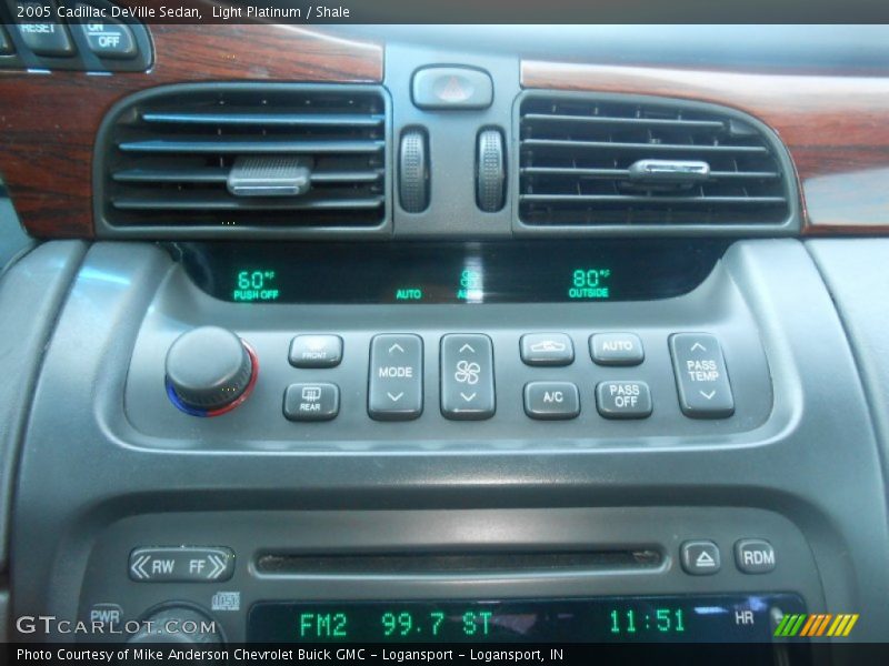 Light Platinum / Shale 2005 Cadillac DeVille Sedan