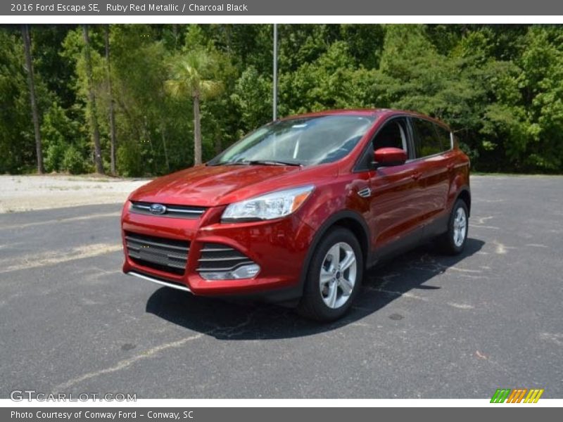 Ruby Red Metallic / Charcoal Black 2016 Ford Escape SE