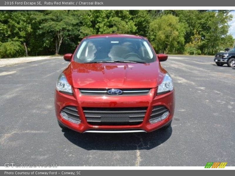 Ruby Red Metallic / Charcoal Black 2016 Ford Escape SE