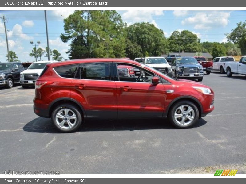 Ruby Red Metallic / Charcoal Black 2016 Ford Escape SE