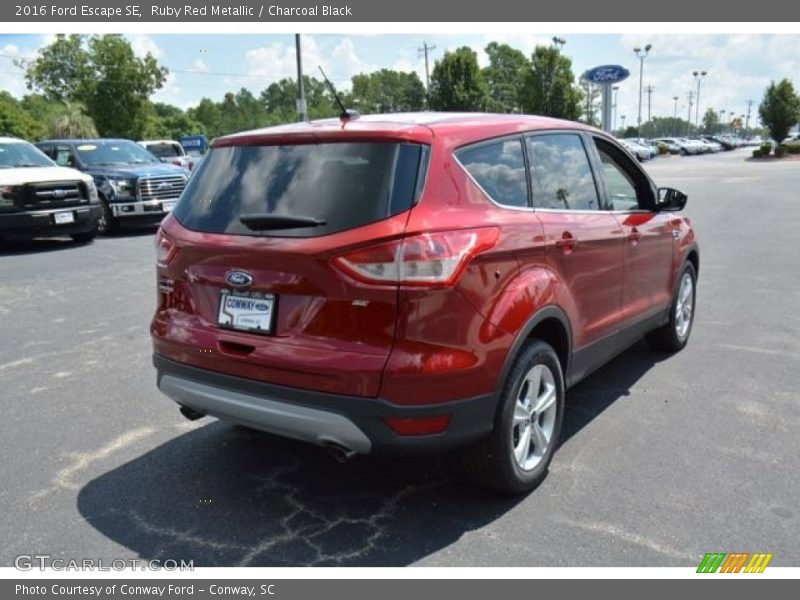 Ruby Red Metallic / Charcoal Black 2016 Ford Escape SE