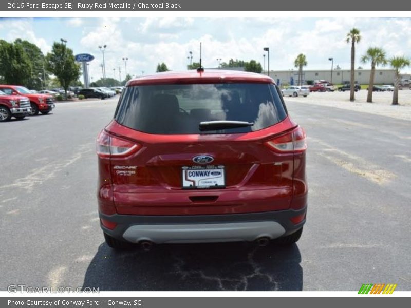 Ruby Red Metallic / Charcoal Black 2016 Ford Escape SE