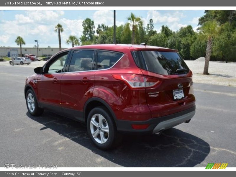 Ruby Red Metallic / Charcoal Black 2016 Ford Escape SE