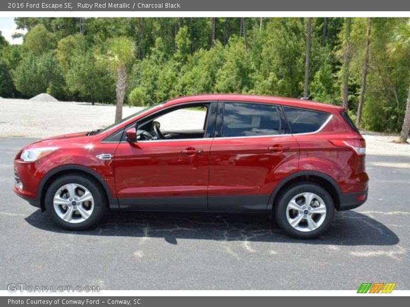 Ruby Red Metallic / Charcoal Black 2016 Ford Escape SE