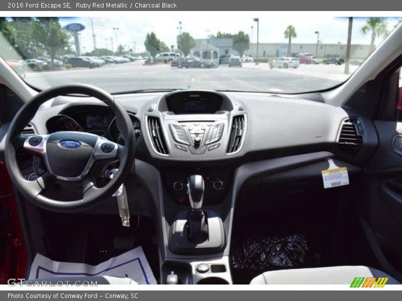 Ruby Red Metallic / Charcoal Black 2016 Ford Escape SE