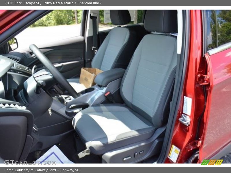 Ruby Red Metallic / Charcoal Black 2016 Ford Escape SE
