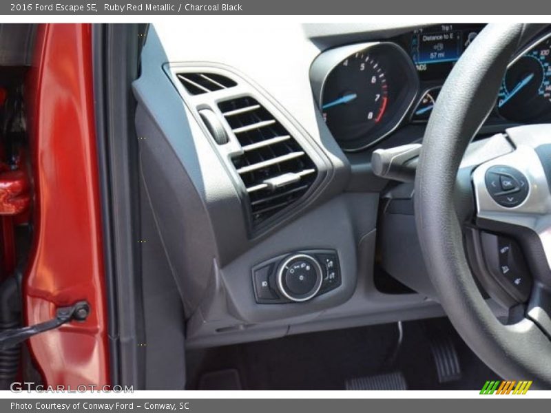 Ruby Red Metallic / Charcoal Black 2016 Ford Escape SE