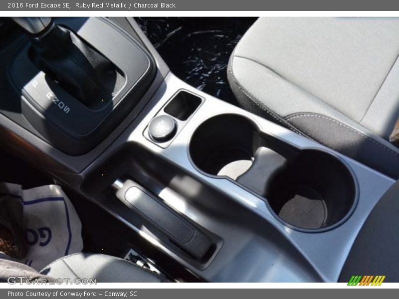 Ruby Red Metallic / Charcoal Black 2016 Ford Escape SE