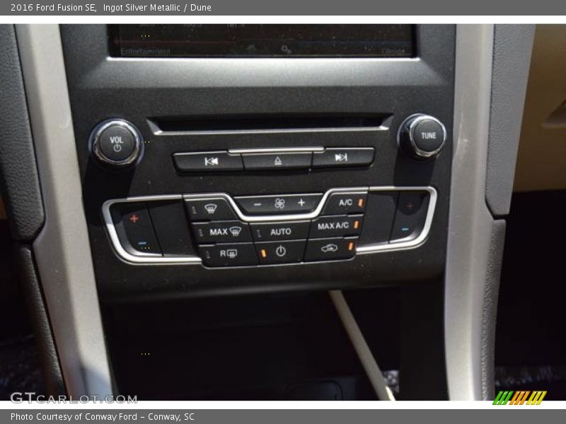 Ingot Silver Metallic / Dune 2016 Ford Fusion SE