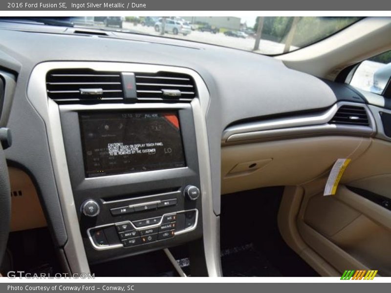 Ingot Silver Metallic / Dune 2016 Ford Fusion SE