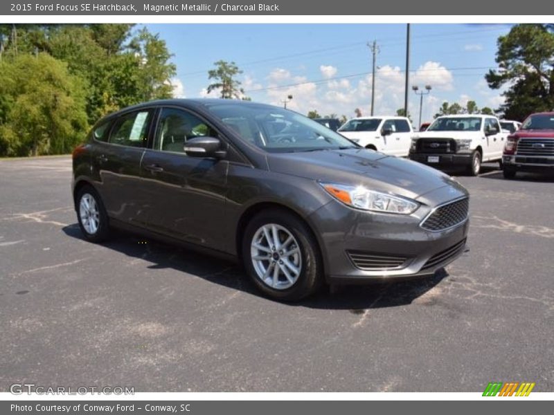 Magnetic Metallic / Charcoal Black 2015 Ford Focus SE Hatchback