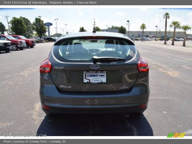 Magnetic Metallic / Charcoal Black 2015 Ford Focus SE Hatchback
