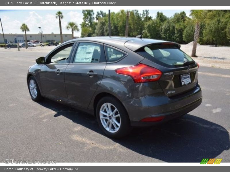 Magnetic Metallic / Charcoal Black 2015 Ford Focus SE Hatchback