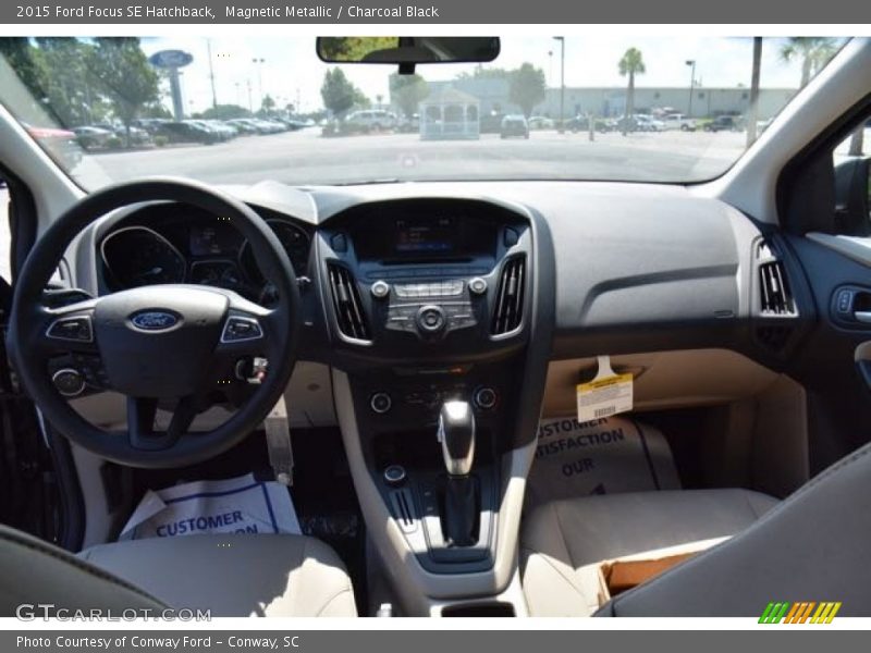 Magnetic Metallic / Charcoal Black 2015 Ford Focus SE Hatchback