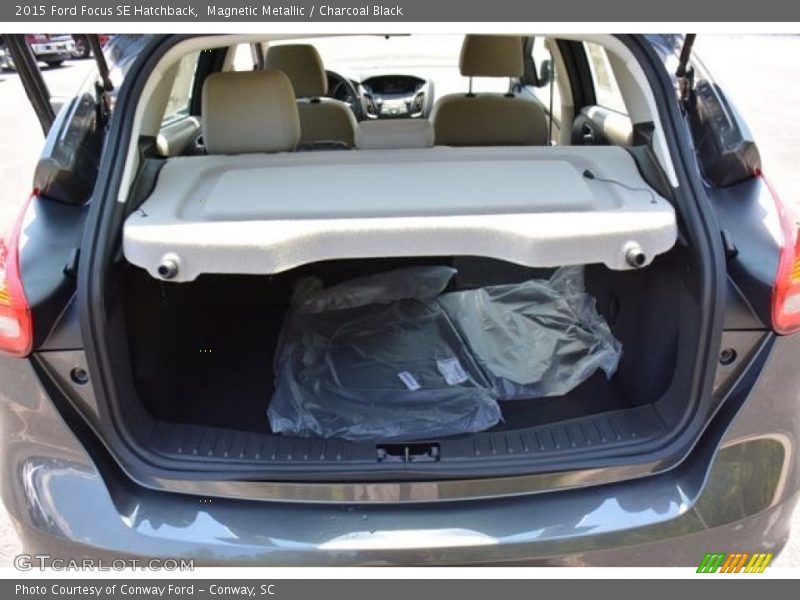 Magnetic Metallic / Charcoal Black 2015 Ford Focus SE Hatchback