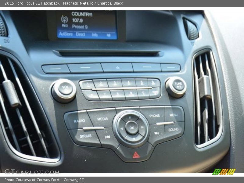 Magnetic Metallic / Charcoal Black 2015 Ford Focus SE Hatchback