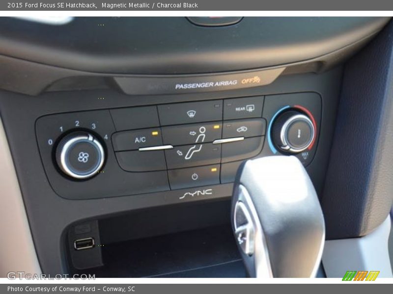 Magnetic Metallic / Charcoal Black 2015 Ford Focus SE Hatchback