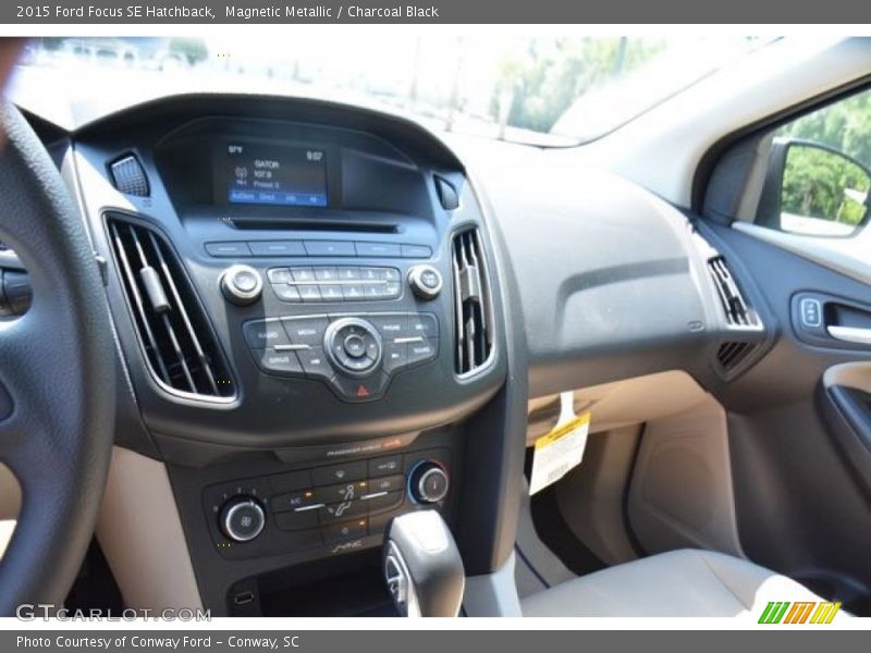 Magnetic Metallic / Charcoal Black 2015 Ford Focus SE Hatchback