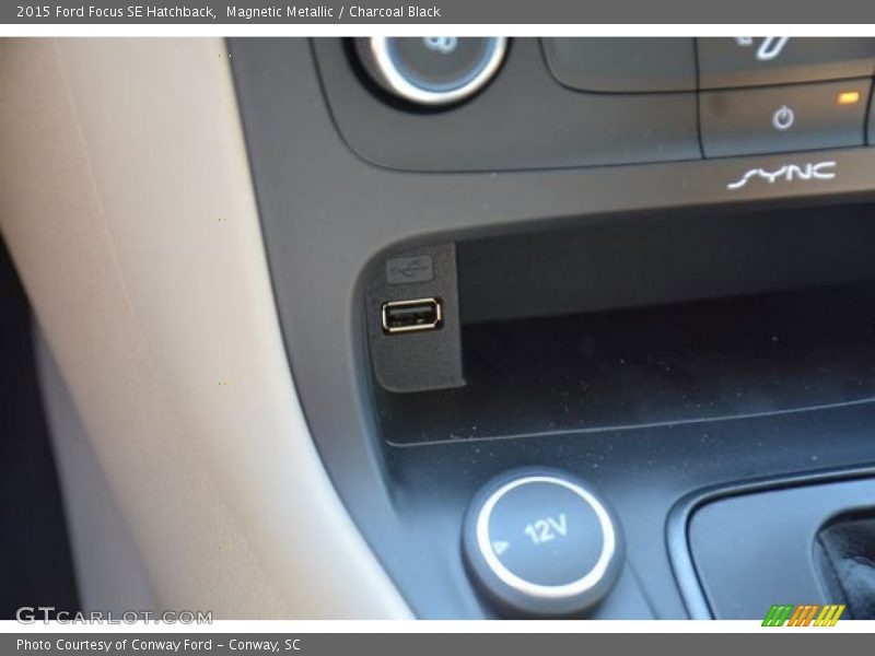 Magnetic Metallic / Charcoal Black 2015 Ford Focus SE Hatchback