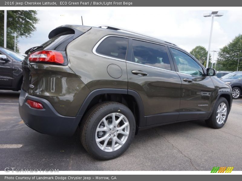 ECO Green Pearl / Black/Light Frost Beige 2016 Jeep Cherokee Latitude