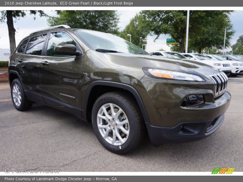 Front 3/4 View of 2016 Cherokee Latitude