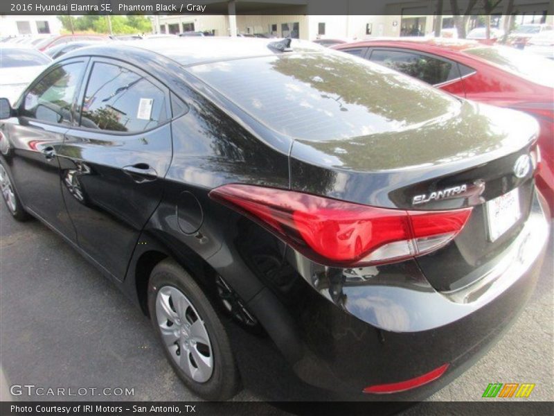 Phantom Black / Gray 2016 Hyundai Elantra SE