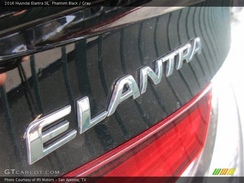 Phantom Black / Gray 2016 Hyundai Elantra SE