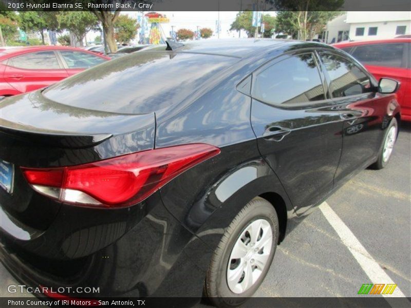 Phantom Black / Gray 2016 Hyundai Elantra SE