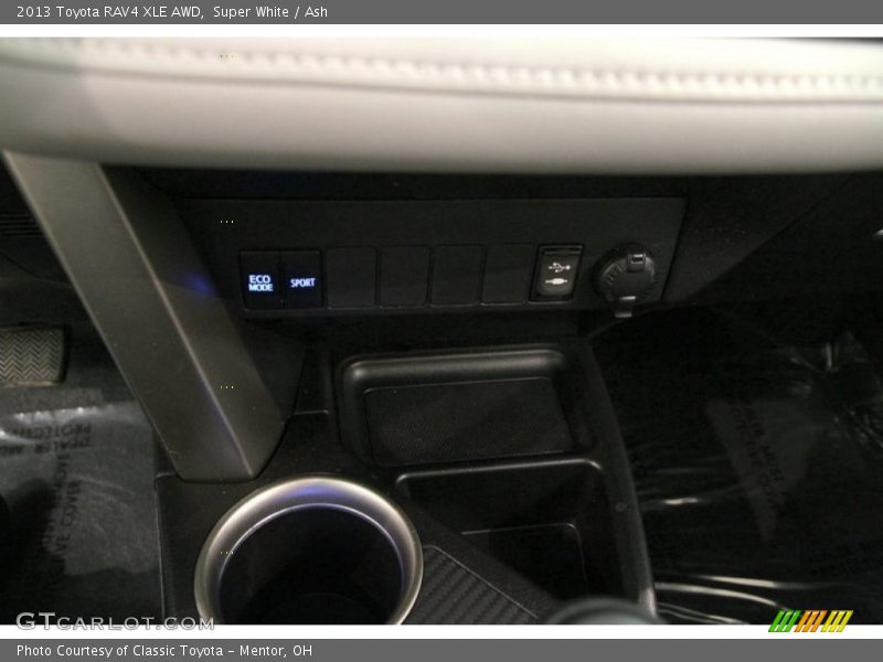 Super White / Ash 2013 Toyota RAV4 XLE AWD