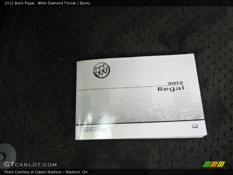 White Diamond Tricoat / Ebony 2012 Buick Regal