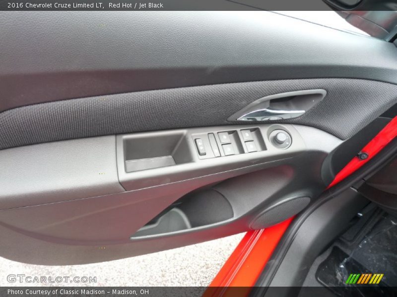 Red Hot / Jet Black 2016 Chevrolet Cruze Limited LT